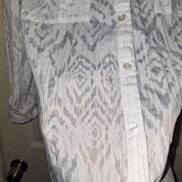 Chicos white button-down blouse 8-10 - Picture 4 of 7